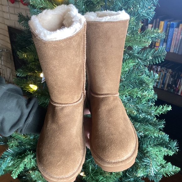 NWT tan BearPaw fur boots with buckles. - Picture 6 of 6